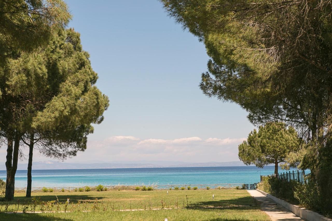 #Flh - Amalthia & Αthena Beachfront Houses In Pefkohori Экстерьер фото